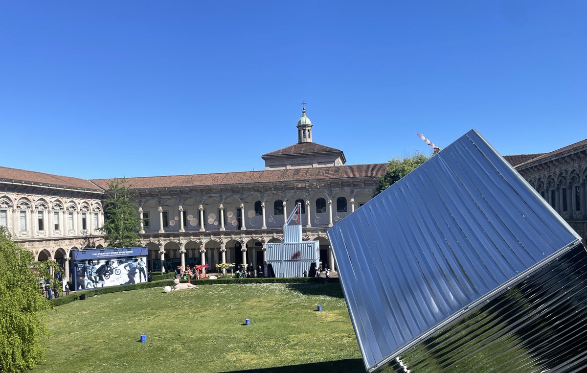 CamillaCanale's tweet photo. @LaStatale sempre un sogno al #salonedelmobile ♥️ https://t.co/aJ4bsKZHBH