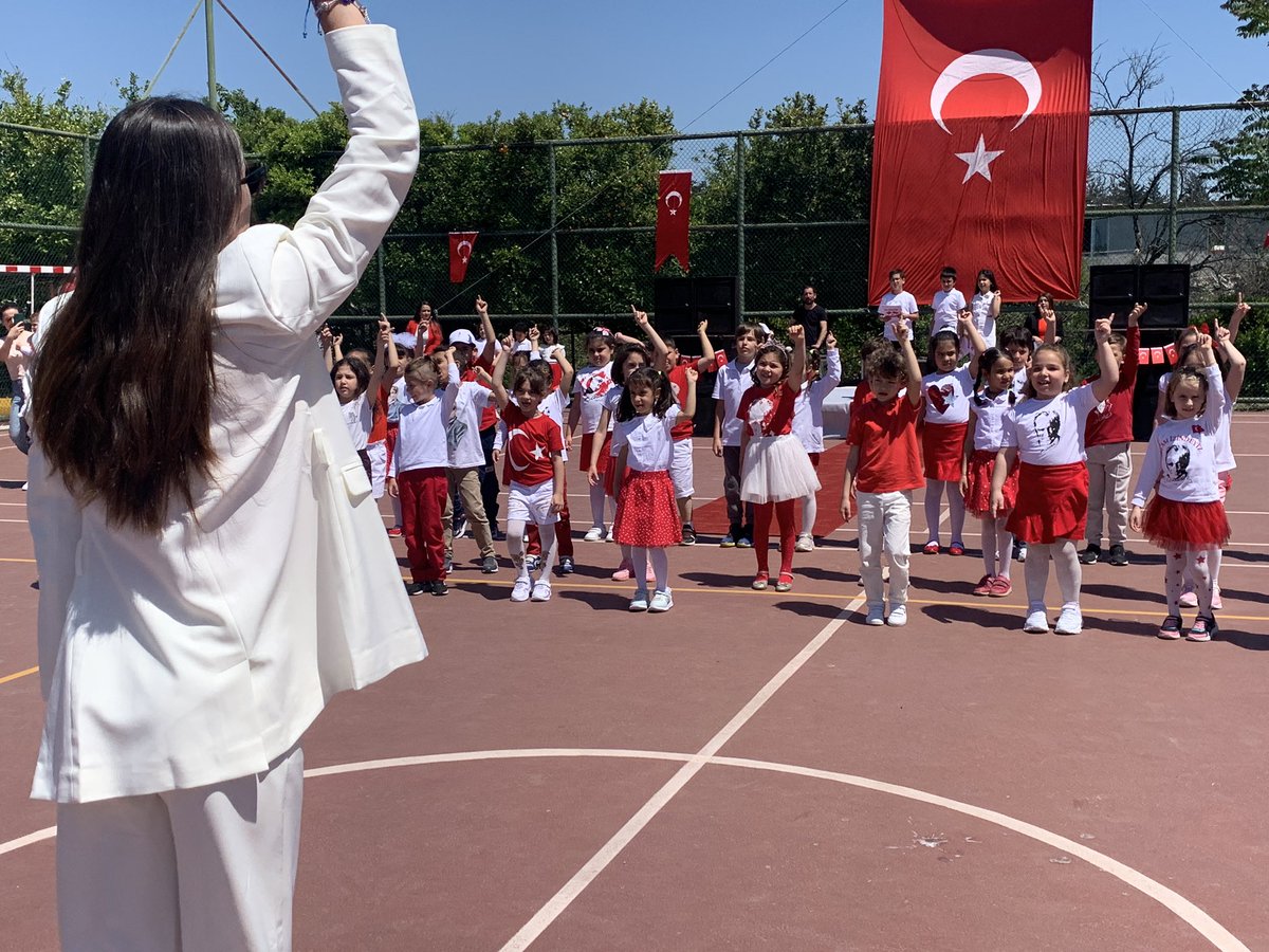 Cumhuriyetimizin kurucusu Ulu Önder Mustafa Kemal Atatürk'ün, geleceğimizin güvencesi çocuklara armağan ettiği 23 Nisan Ulusal Egemenlik ve Çocuk Bayramı  Şenliği velilerimizin de katılımıyla çoşkuyla kutlandı.🇹🇷🎈🎊
#23nisanulusalegemenlikveçocukbayramı