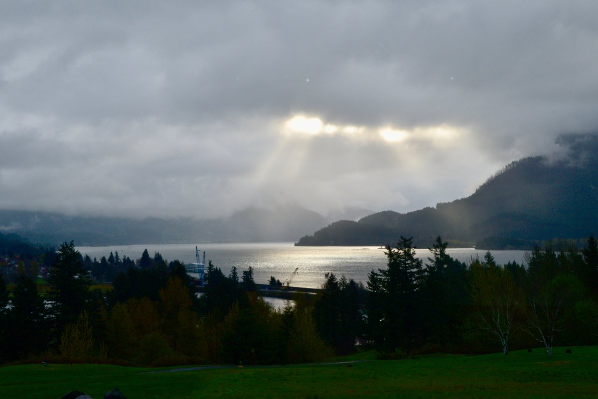Morning breaks on the first full day of #ISNR2023 at Skamania Lodge, an outstanding venue for this awesome meeting. <a href="/theisnr/">The ISNR</a>
