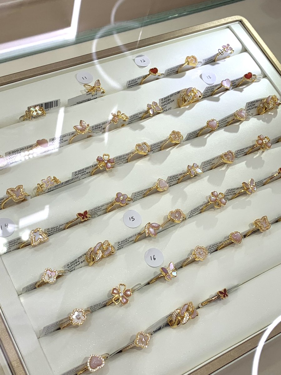 nudihascart's tweet image. Cute betul kedai emas ni. Dia ada collection cincin minimalist in soft pink😭