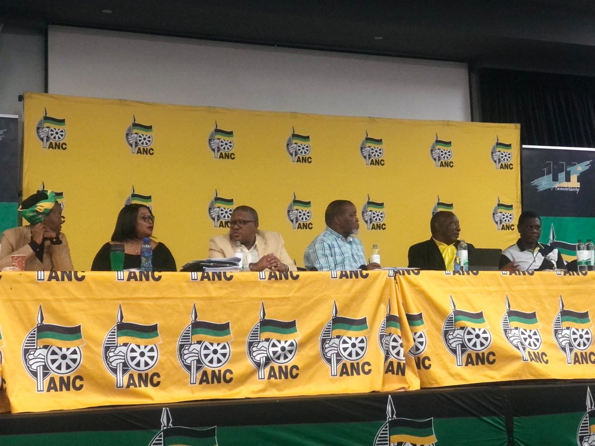 News24's tweet photo. LIVE | Switch off geysers in the morning and evening to save electricity, says Ramaphosa

https://t.co/BSjYXBlZdm https://t.co/3yipf2hBm8