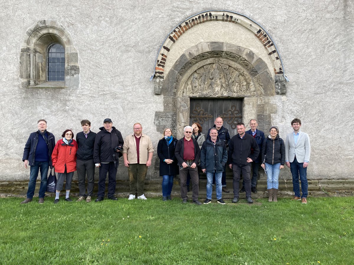 IMG_Tourismus's tweet image. Erster Tag unserer Pressereise "Echt kulturvoll": Die Journalistinnen und Journalisten wurden in Landsberg im Saalekreis empfangen und besuchten die Doppelkapelle Landsberg. "Auf der Reiseroute Kaiser Ottos I. die Perlen der Romanik entdecken" lautet das Motto der Pressereise.