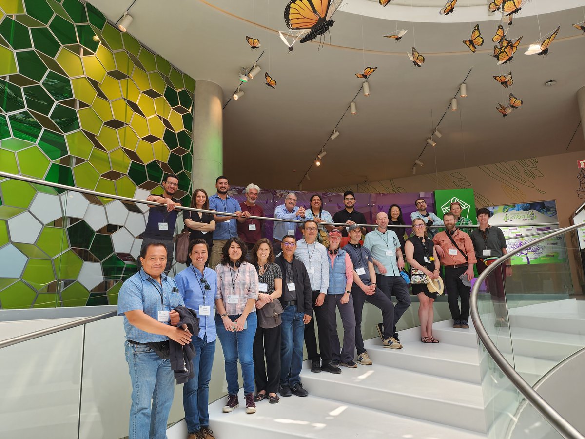 CECweb's tweet photo. 🛰️From April 18-20, @CECweb held its 2nd North American Workshop on #NativeBee Geospatial Tools🐝

Advancing Pollinator Conservation project 
👉https://t.co/Wez0QFNjhR
➕
The Bee Tool of #NorthAmerica 
👉https://t.co/MJJjxOvHvV https://t.co/LyOS7mXPjd