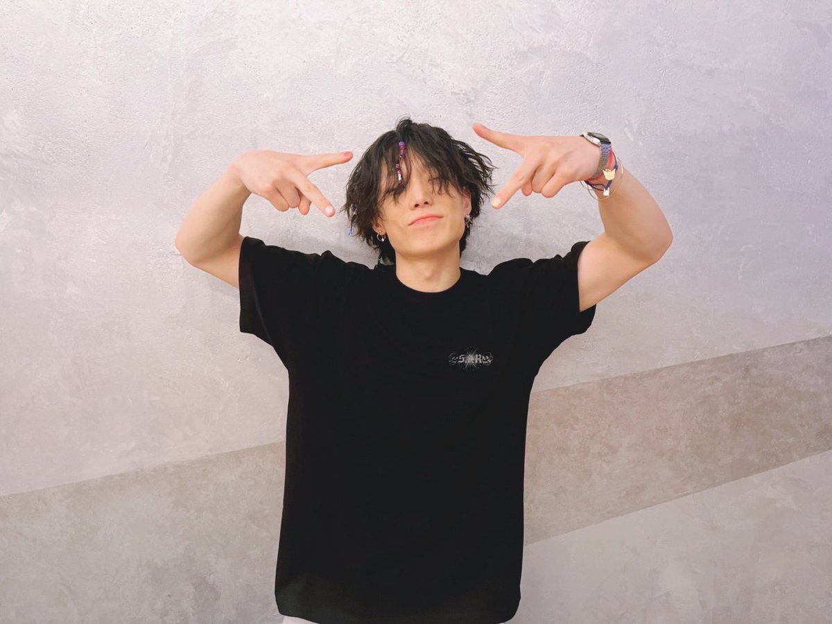 もう本当に良過ぎて終始バビが幸せで楽しそうでMCもちゃんと"僕が考えてきて翻訳してもらったやつだから僕の本当の気持ちだから"って言ってたのも分かってらっしゃりすぎるし最高すぎて本当に全ステしたいです。2部とも参戦してよかった。SWIMとIn THE DaRk覚えていくのおすすめします🫶🏻はあ好きだ🥹♥️