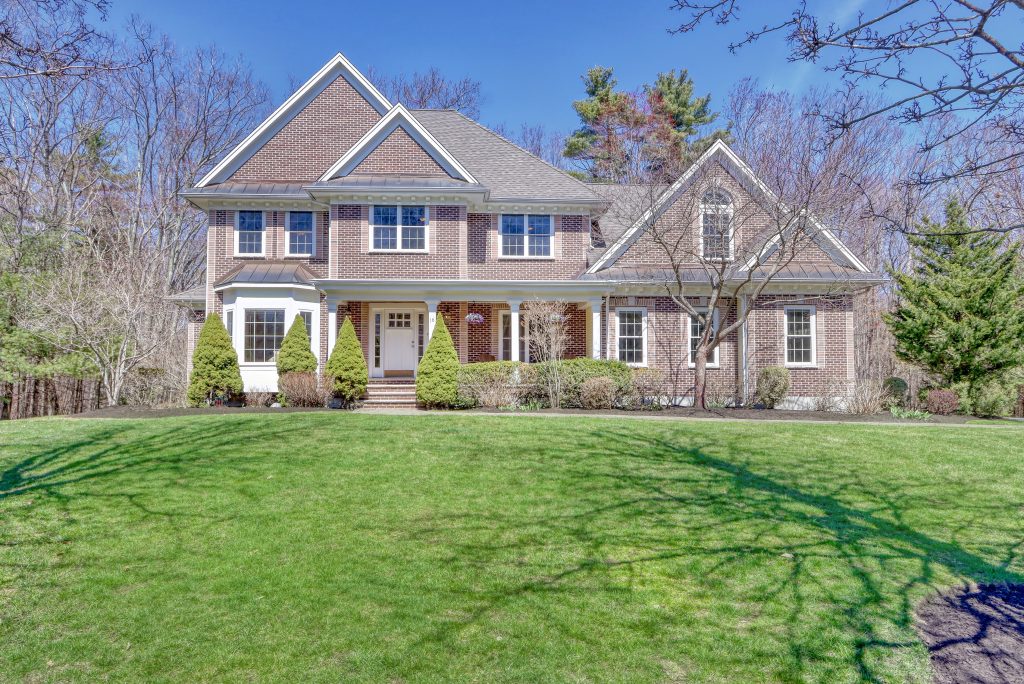 Under Agreement in 4 days! - 16 Hemlock Lane, Franklin MA
#springmarket #homesellers #homebuyers #cbrb #elenapricerealestate #coldwellbanker