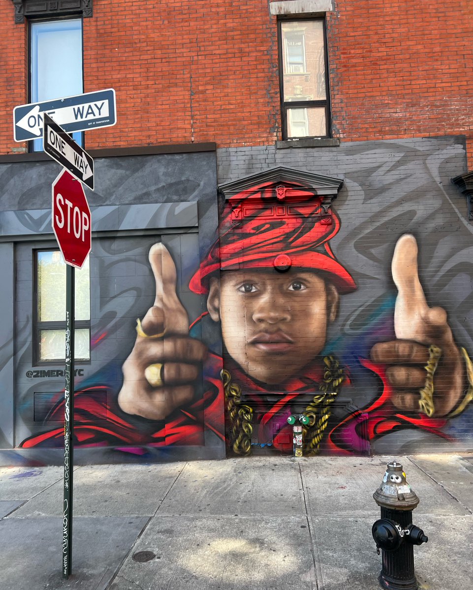 Why, hello LL 🧡 @zimmernyc

#streetart #ineedlove #nycart