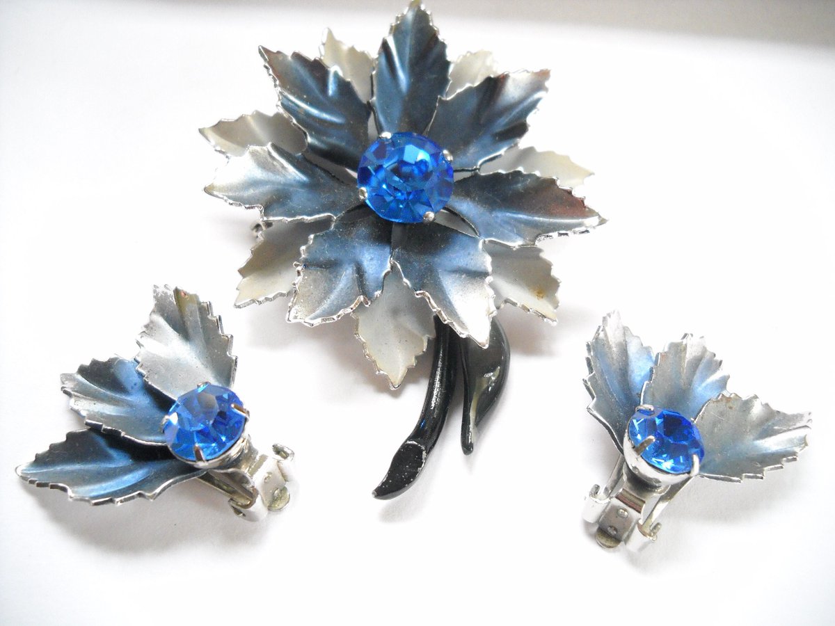 find_charlotte's tweet photo. Excited to share the latest addition to my #etsy shop: Vintage Coro Jewelry Set Enamel Metal Rhinestone Flower Blue Gray Brooch Earring Set Designer Signed Mid Century Flower Lover https://t.co/Jf2rgTqbp1 #blue #birthday #floral #gray #earrings #unisexadults #no #midce https://t.co/TIce40gzvs