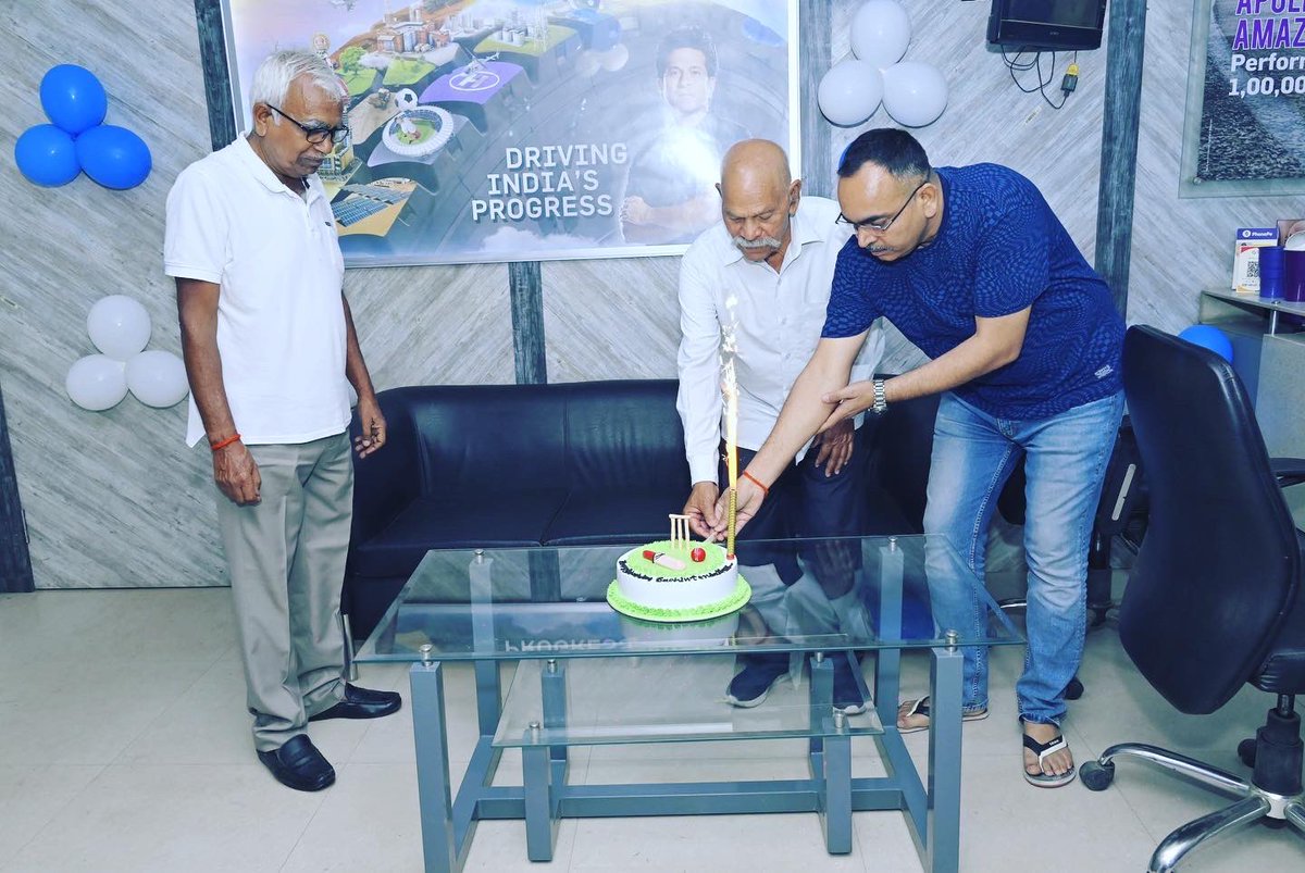 impranjals's tweet image. Happy Birthday, 10DULKAR! 
Happy Birthday, Legend!
#LegendaryPerformance #50ForSachin #HappyBirthdaySachin #Apol10 #10Performance #Neerajautoagency #Pratapgarh #happy50thbirthdaysachin #HappyBirthdaySachinTendulkar @iamneerajkanwar @apollotyres