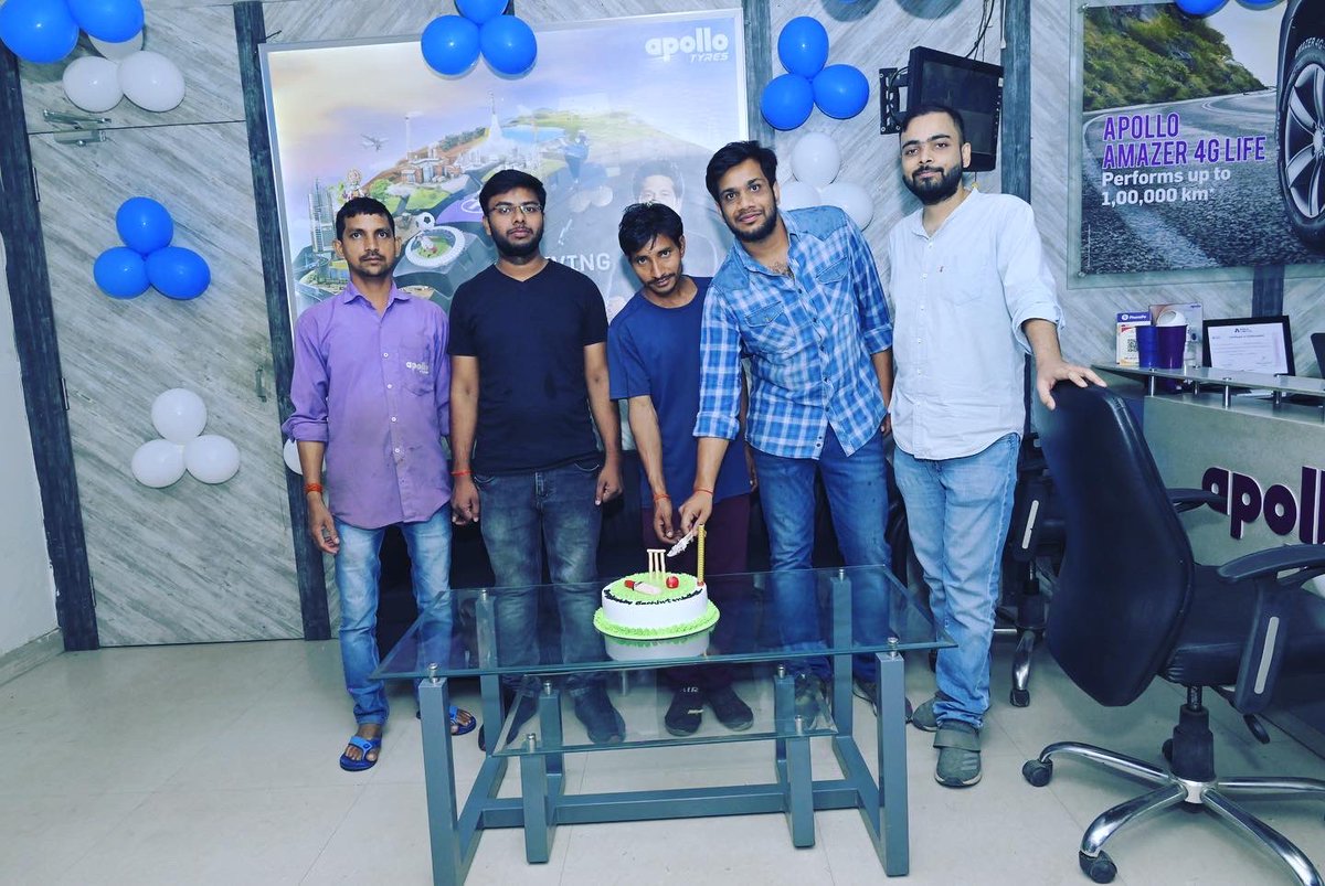 impranjals's tweet image. Happy Birthday, 10DULKAR! 
Happy Birthday, Legend!
#LegendaryPerformance #50ForSachin #HappyBirthdaySachin #Apol10 #10Performance #Neerajautoagency #Pratapgarh #happy50thbirthdaysachin #HappyBirthdaySachinTendulkar @iamneerajkanwar @apollotyres