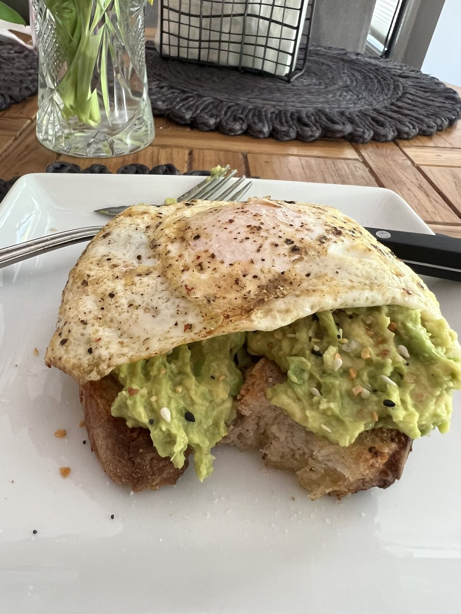 RobbieTheGeek's tweet photo. Made some crusty #GlutenFree bread using @CaputoFlourUSA so this morning we had avocado toast! #GeekChef #HomeChef #NotABaker https://t.co/byHRCgYgF9