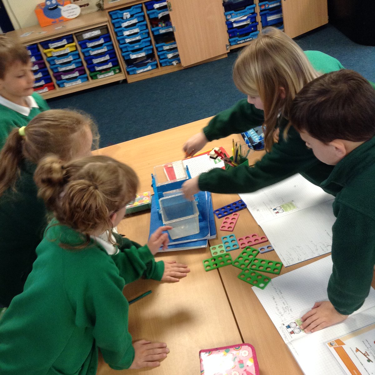 NovaPrimary's tweet image. Today, the Goram mathematicians enjoyed the challenge of comparing mass using numicon. #nostartoofar #practicalmaths