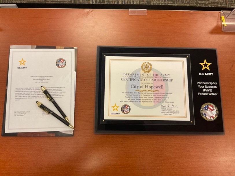 ArmyPaYS's tweet image. The City of Hopewell announced partnership with the PaYS Program at the #CASCOM Industry Day event at Fort Lee, VA during the signing ceremony along with Dr. Manker, COL Jordan, Director G-3/5/7, CASCOM  Mike Flanagan, CASA (Virginia South).