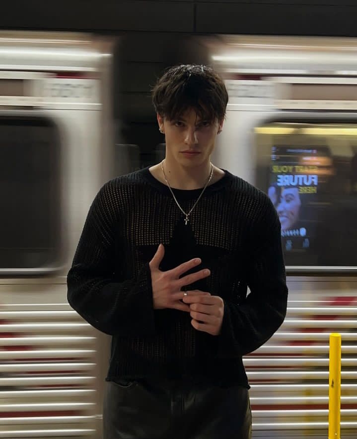Kaden_martinez0's tweet photo. Hola me presento, soy Kaden, tengo 23 años y bueno antes era otro rol, toco la guitarra y qsy, darle rt y fav para llegar a más personas, espero hacer amigoss. https://t.co/vGiqgtAnAZ