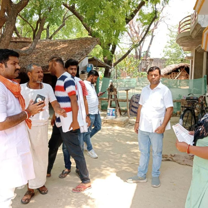 Varun23bjp's tweet photo. नगर पालिका परिषद प्रतापगढ़ के पूर्व भगवान दास,पूरे केशवराय,पचखरा, करौंदी में जनसम्पर्कमें सघन जनसंपर्क अभियान।
वरुण प्रताप सिंह
प्रत्याशी अध्यक्ष पद
नगर पालिका परिषद बेल्हा प्रतापगढ़
चुनाव निशान - शंख https://t.co/jxhwML32Cc