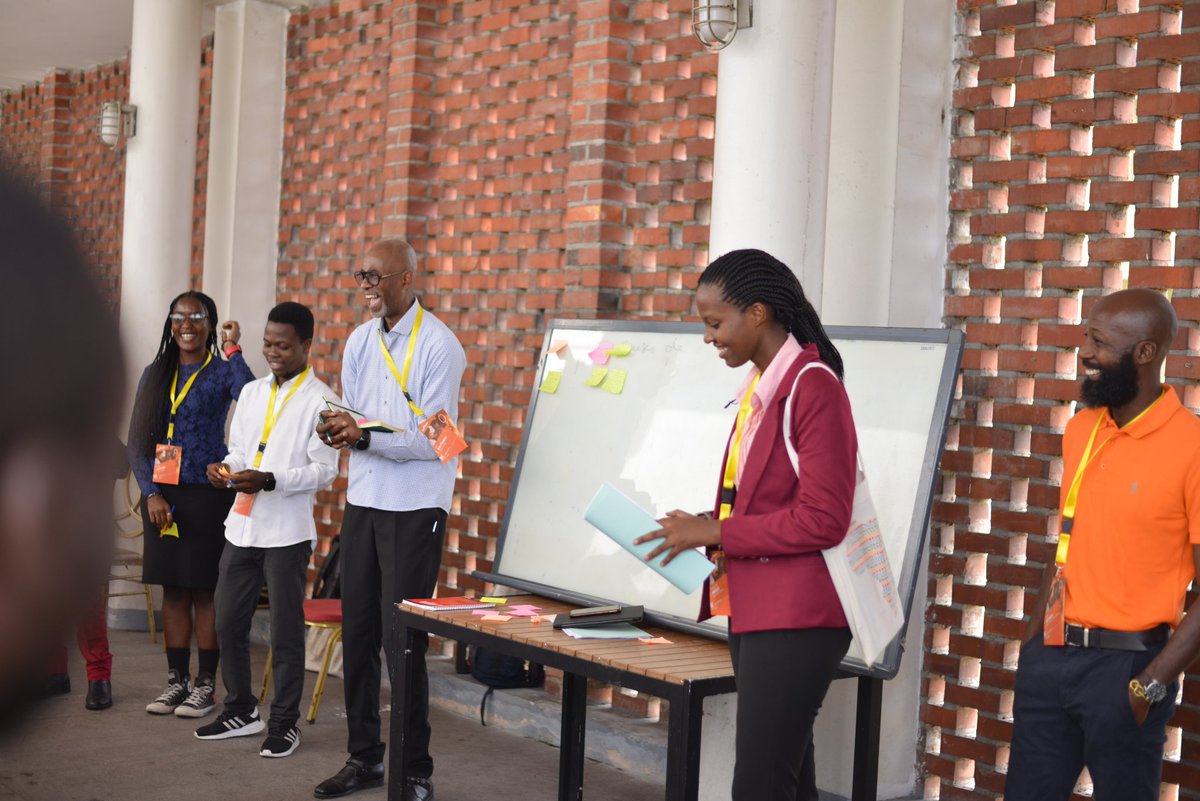 Vaburundi2020's tweet photo. ‘‘ J'ai eu la formation de la part des grands acteurs de changement dans le domaine des ICC, (je profite de l’occasion pour les remercier) ; comme #Luc_Maitoukou et le professeur #Ribio_Nzeza de l’université Senghor. https://t.co/k103WXvLD5
