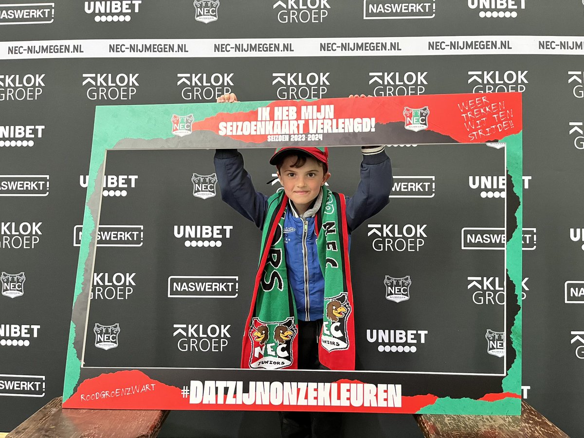Joost de Baaij (@joostdebaaij) on Twitter photo Vandaag met mijn jongste zoon Stef de seizoenkaarten verlengd in de St Stevenskerk.
Originele actie van <a href="/necnijmegen/">N.E.C. Nijmegen</a> !! Vandaag met mijn jongste zoon Stef de seizoenkaarten verlengd in de St Stevenskerk.
Originele actie van <a href="/necnijmegen/">N.E.C. Nijmegen</a> !!