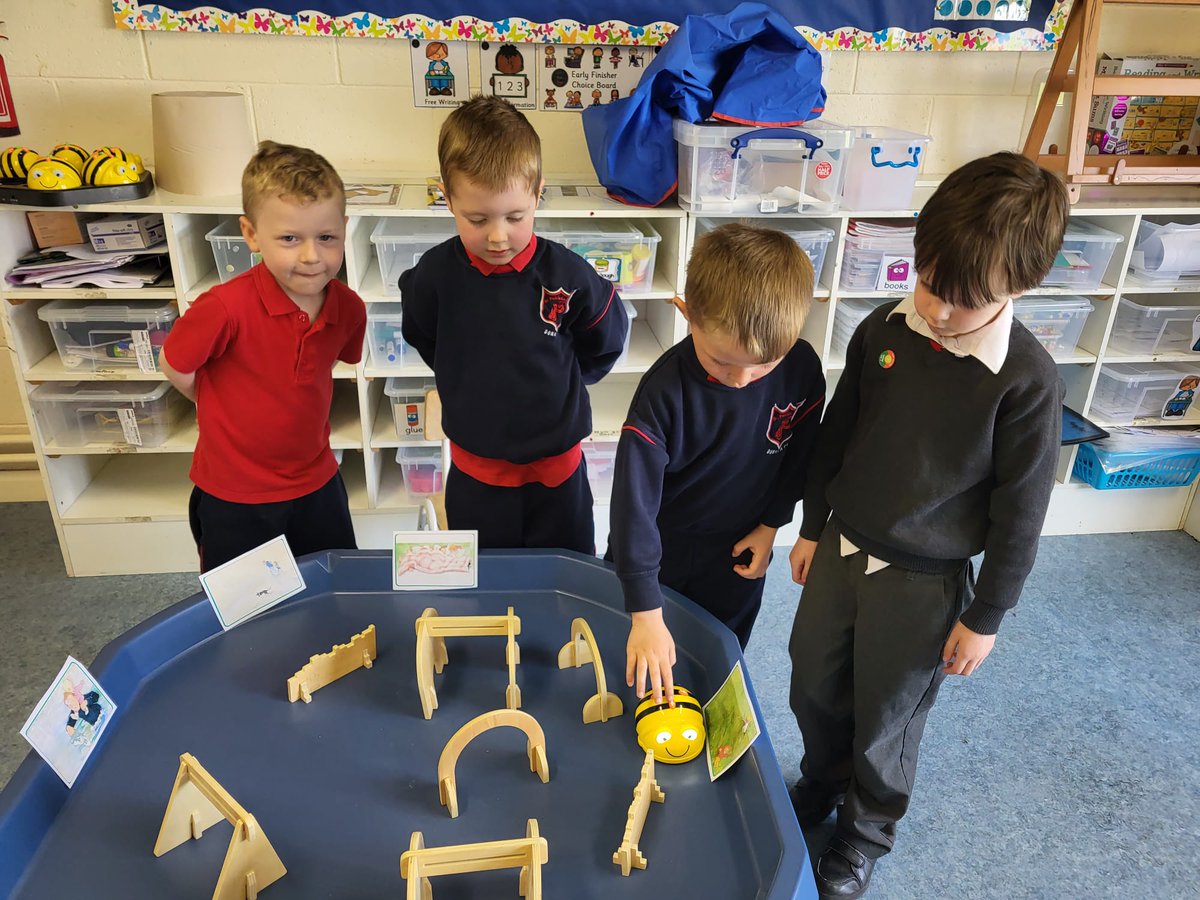 Junior infants had great fun coding with beebots last week! The boys designed a trail based on the story 'We're Going on a Bearhunt'. They coded the beebot to navigate the terrain, whilst retelling the story AND used their ordinal numbers to sequence the journey too! 👏🤩
