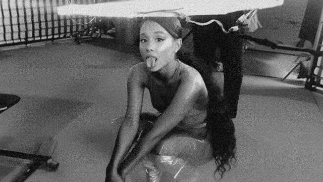 arianasoftIy's tweet image. ariana grande behind the scenes. 🤍