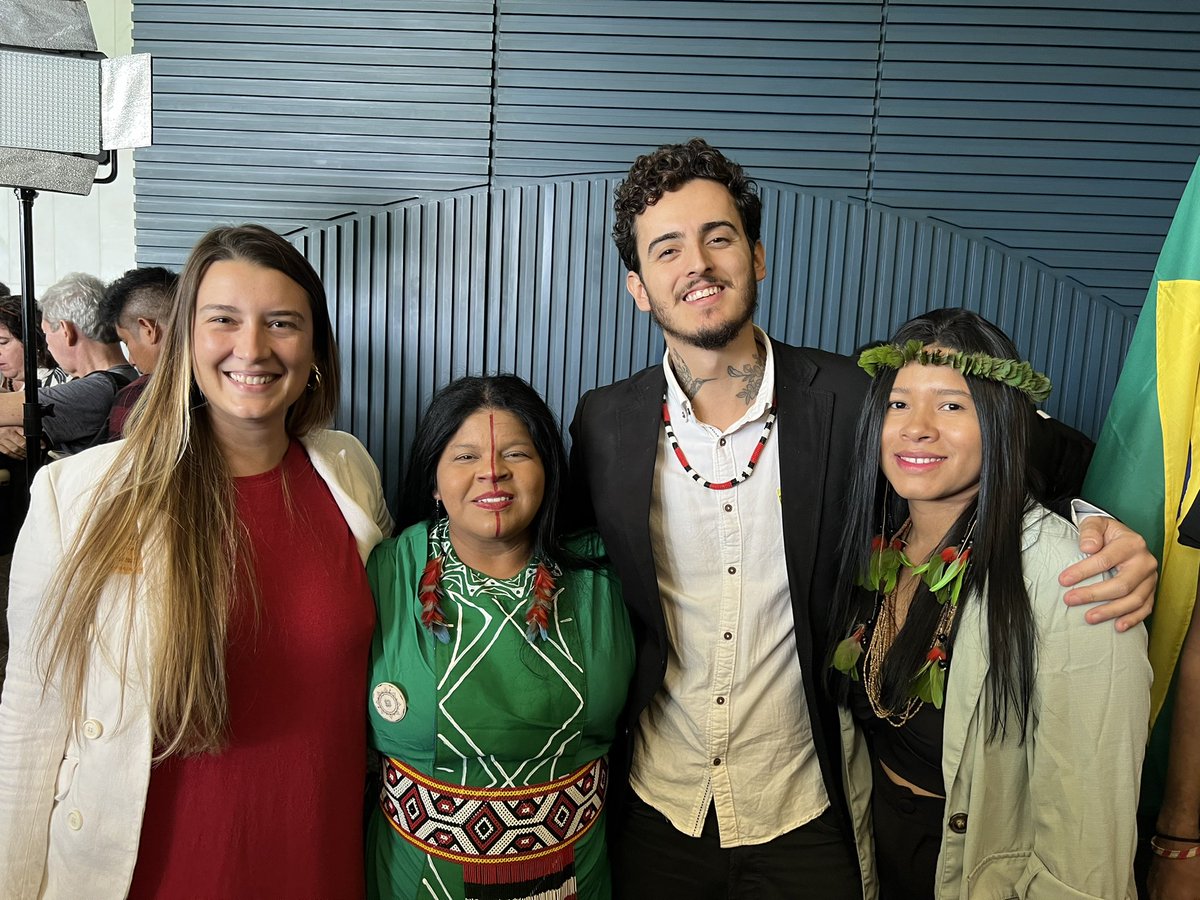 <a href="/rafaoliveira_br/">Rafa 🌳</a> <a href="/celiaxakriaba/">Célia Xakriabá</a> <a href="/GuajajaraSonia/">Sonia Guajajara</a>