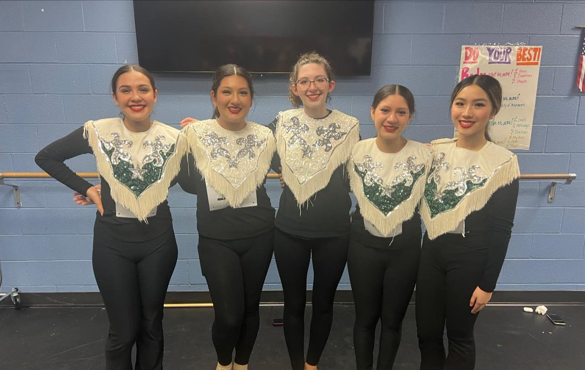 LynetteVarrassi's tweet photo. So excited for the 2023-2023 school year @NfhsDrill officer line! 

Clinics/practices start TODAY -3:00pm for tryout prep! See Coach T for details&amp;become part of the award winning Sterling Stars varsity drill team! 
@NFHS_Rangers @jjoliphant @KGipson12 @MrGuzman504 @warnsley_dawn https://t.co/oraFHb2BM1
