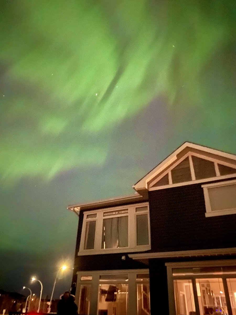 JennaCSharp's tweet image. WOW! This beautiful show above our house last night was magical! 💫❤️🥰 Okotoks, Alberta! 🙌🏻