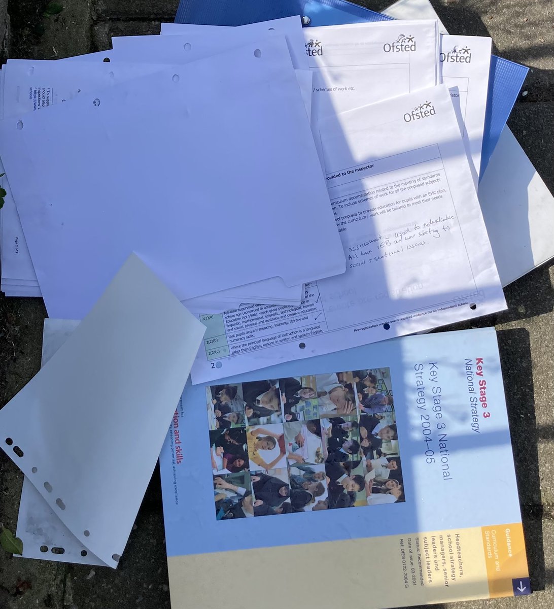 On the pavement outside 24 Meynell Rd at 2pm today. I’ve left a sample of handwriting showing but had appointmnt so didn’t have time to go through every page looking for a name.

Can you please RT &amp; help find the owner <a href="/WellStMarket/">Well Street Market</a> <a href="/WellStCommon/">Well Street Common Friends</a>? #WellStCommon #WellStreetCommon