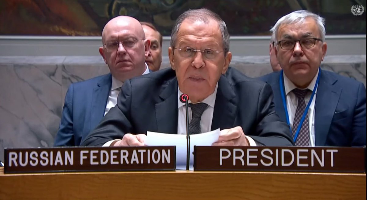 Impactantes palabras de Lavrov en el concejo de seguridad de la ONU:

Lavrov: "El sistema basado en la ONU se ha intentado sustituir por cierto número de reglas"

 "El FMI se ha convertido en un instrumento que sirve a los intereses de EE.UU."

 "Nadie ha permitido que la minoría