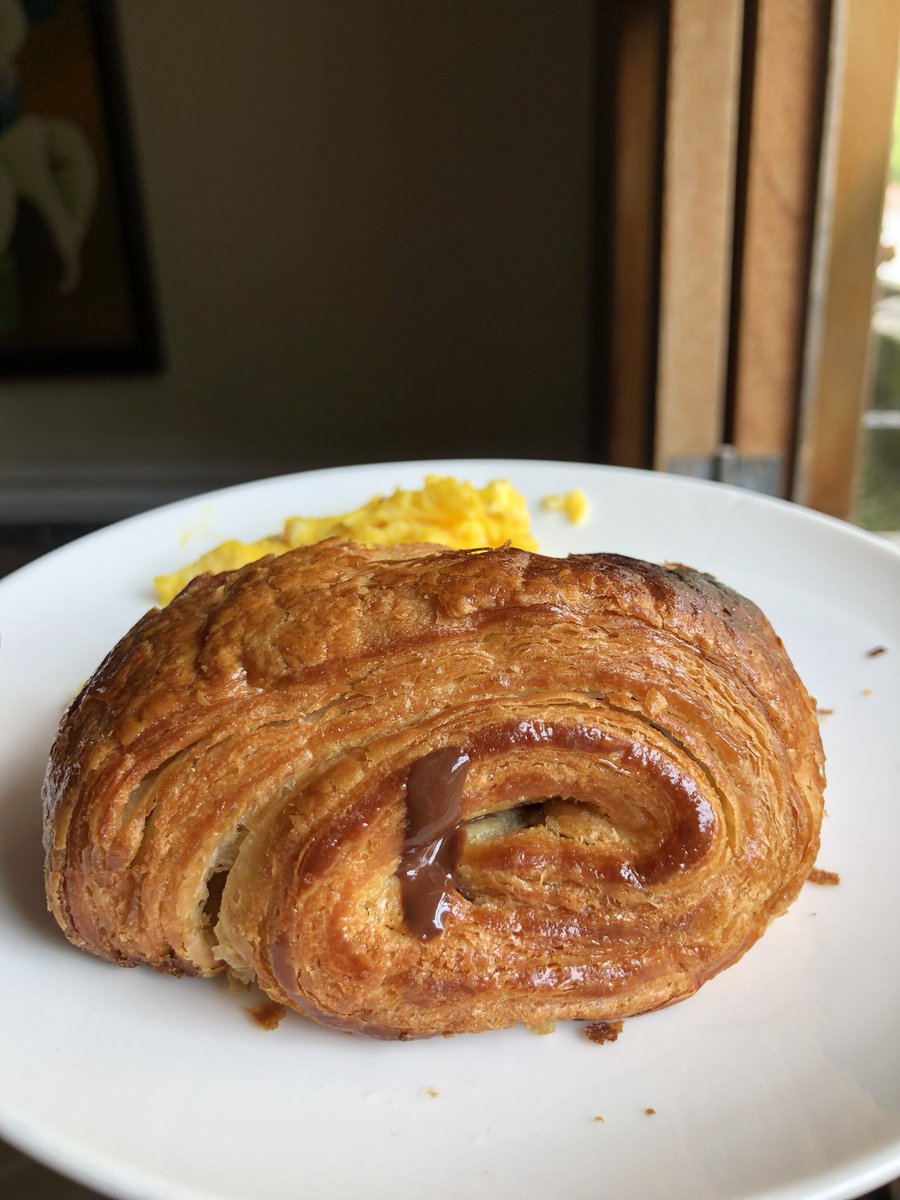 SilviaV59248616's tweet photo. Life is Pain au chocolat 🤎 #bestbreakfastever https://t.co/RhNW0r07ON