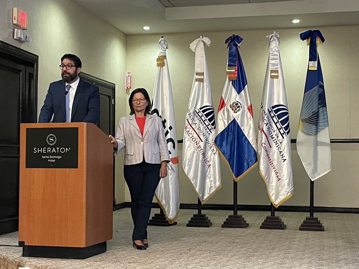 El día de hoy <a href="/el_BID/">Banco Interamericano de Desarrollo</a> participó de la presentación del Marco Nacional de Interoperabilidad de República  Dominicana. 🇩🇴

Un esfuerzo de colaboración entre instituciones para mejorar la entrega de servicios a la ciudadanía. 

<a href="/MapRDo/">MAPRDO</a> <a href="/OGTICRDO/">OGTIC</a> <a href="/cncgobdo/">Consejo Nacional de Competitividad 🇩🇴</a> <a href="/MinpreRD/">Ministerio de la Presidencia</a>