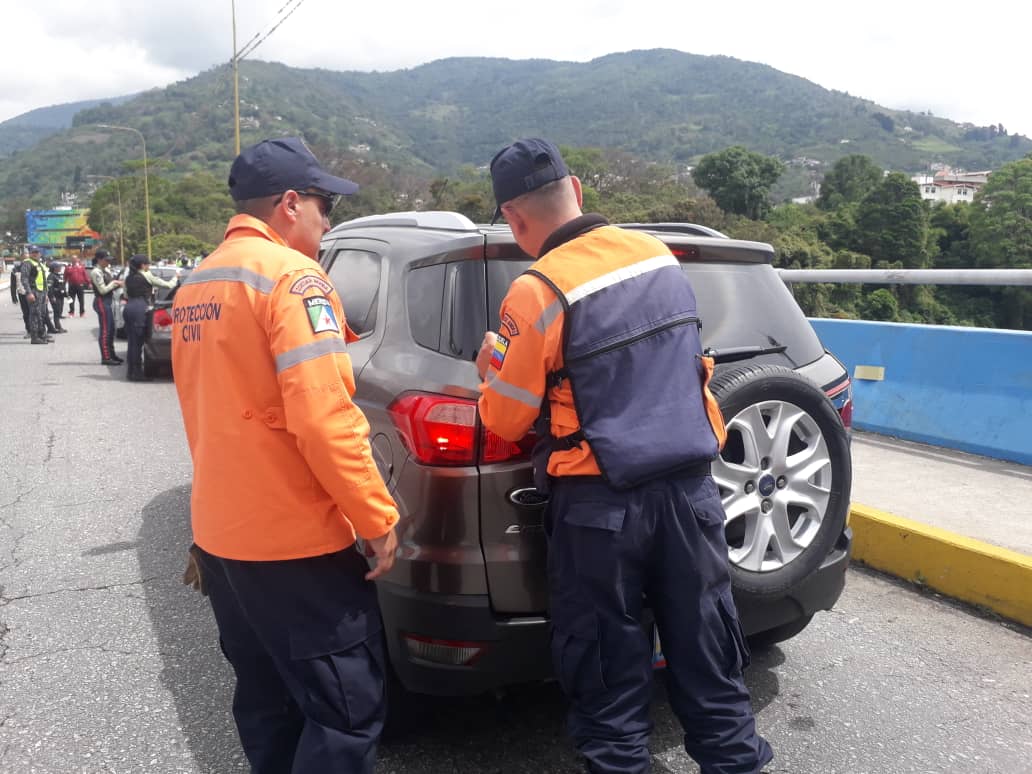 PC_MERIDA's tweet photo. #REPORTE Protección Civil Mérida se une a la campaña #empoderatedelavida.
Brinda prevención en el viaducto Miranda, Municipio Libertador.
¡Servir y Ayudar! https://t.co/Vf7uzrtrYR