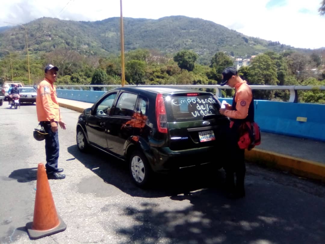 PC_MERIDA's tweet photo. #REPORTE Protección Civil Mérida se une a la campaña #empoderatedelavida.
Brinda prevención en el viaducto Miranda, Municipio Libertador.
¡Servir y Ayudar! https://t.co/Vf7uzrtrYR