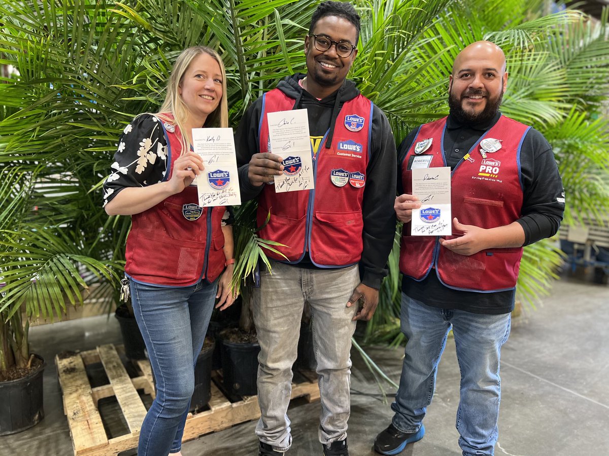 These associates and ASM’s really stepped up their game and redefined “stacking Hands”. Another shout out (not pictured) would be my Bldg Mats DM Carlos ⁦<a href="/BenitoKomadina/">Benito.Komadina@Lowes</a>⁩ ⁦<a href="/BlueBoxR1/">@BlueBoxR1</a>⁩ ⁦<a href="/shuell_bill/">Bill Shuell</a>⁩ BTW - first 3 ASM’s <a href="/1909/">andrew abello</a> to achieve a Red 🌟 💫