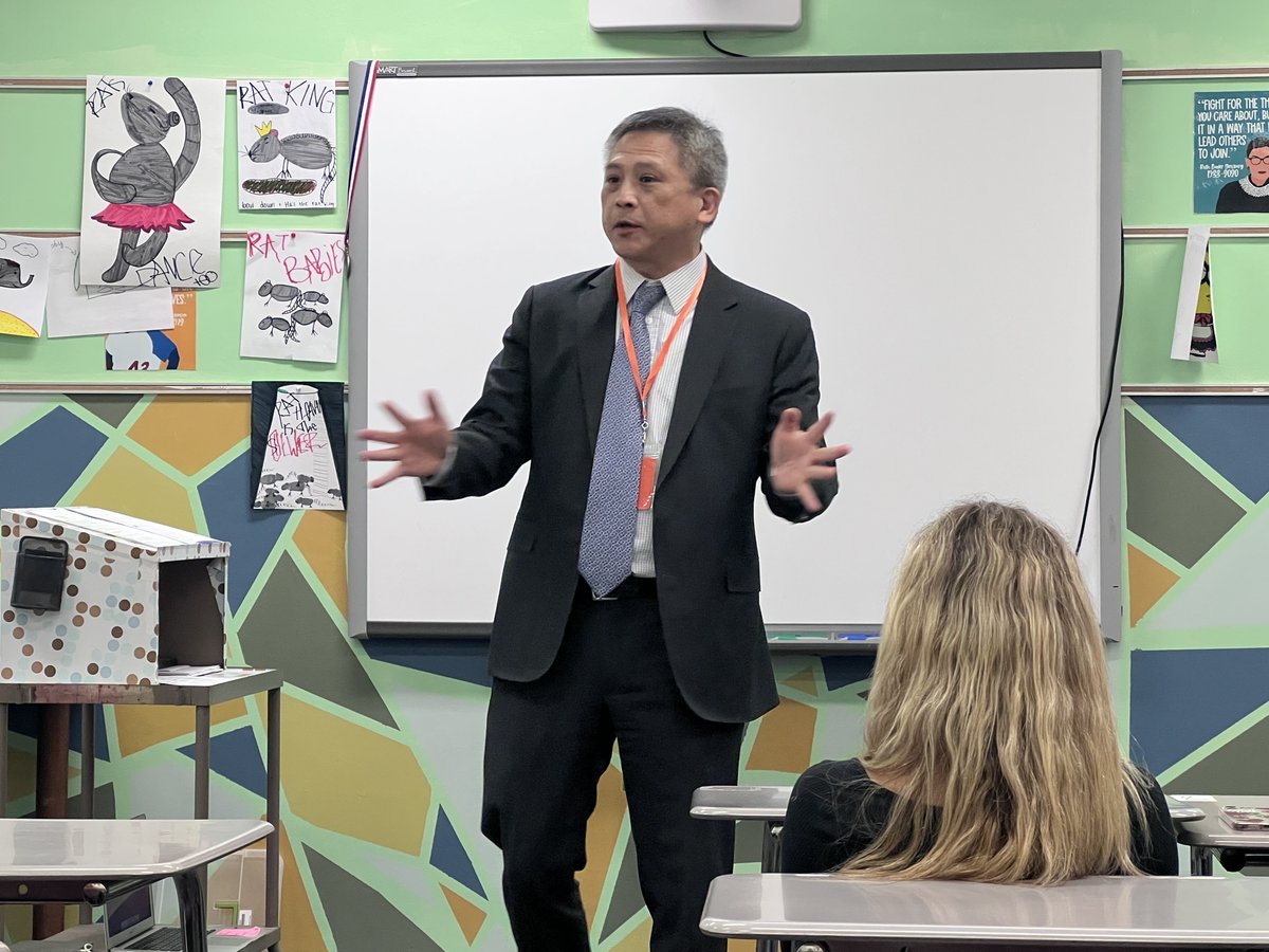 WestonkaHS's tweet photo. 1983 MWHS Graduate Kin Moy returned today to speak with some of our current students. Mr. Moy is the Principal Deputy Assistant Secretary of State for the Bureau of East Asian and Pacific Affairs with the United States Department of State. #mwhspride https://t.co/lMgT9ykcfT