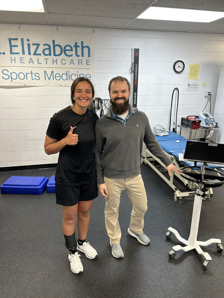 dasilvanah's tweet photo. This guy challenged me and put me through a 15min circuit today after 7 weeks post op. I wouldn’t be able to do if he didn’t push me before! Thank you Jake for everything you have done. One of the best PT out there 💪🏽❤️ https://t.co/sP1O6HxWp4