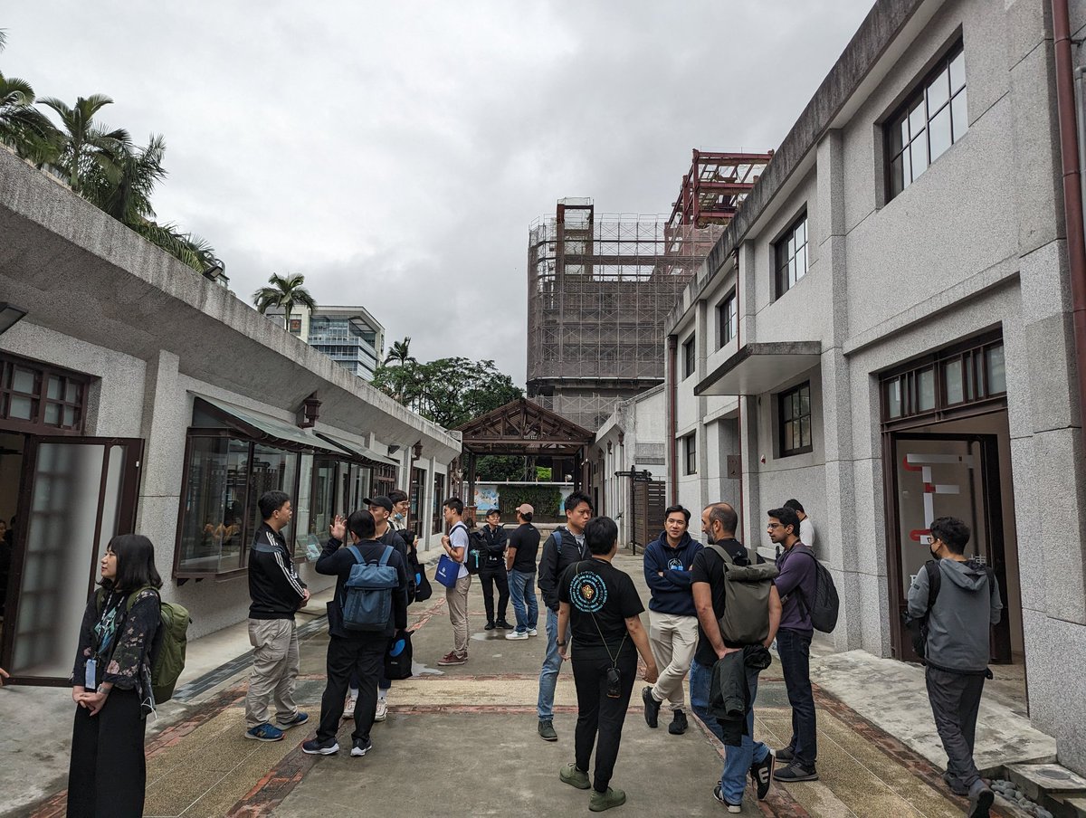 Anton Cheng (@antonttc) on Twitter photo Love the <a href="/EthTaipei/">ETHTaipei 🇹🇼 April 1st-2nd 2025</a> vibe where everyone just hanging while surrounded by cool old buildings
Lots of crypto celebrities in this pic 😛😛 Love the <a href="/EthTaipei/">ETHTaipei 🇹🇼 April 1st-2nd 2025</a> vibe where everyone just hanging while surrounded by cool old buildings
Lots of crypto celebrities in this pic 😛😛