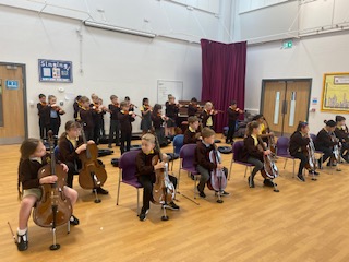 EastfieldPSHull's tweet photo. A huge thank you to family members/carers who came to support Y4 with their string performance this morning! #4KC loved showing off their progress! #epsmusic https://t.co/iEWBuE12uU