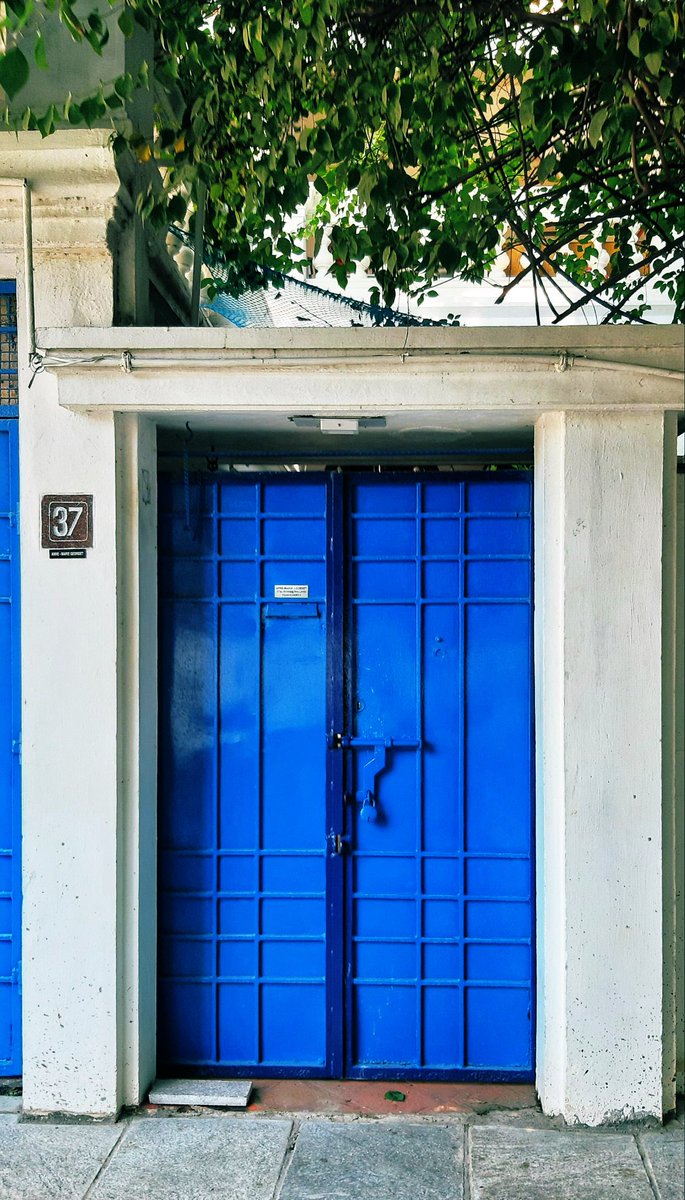 sacchhhh's tweet photo. Doors of Pondicherry🚪 https://t.co/9I2Xhy2zKW