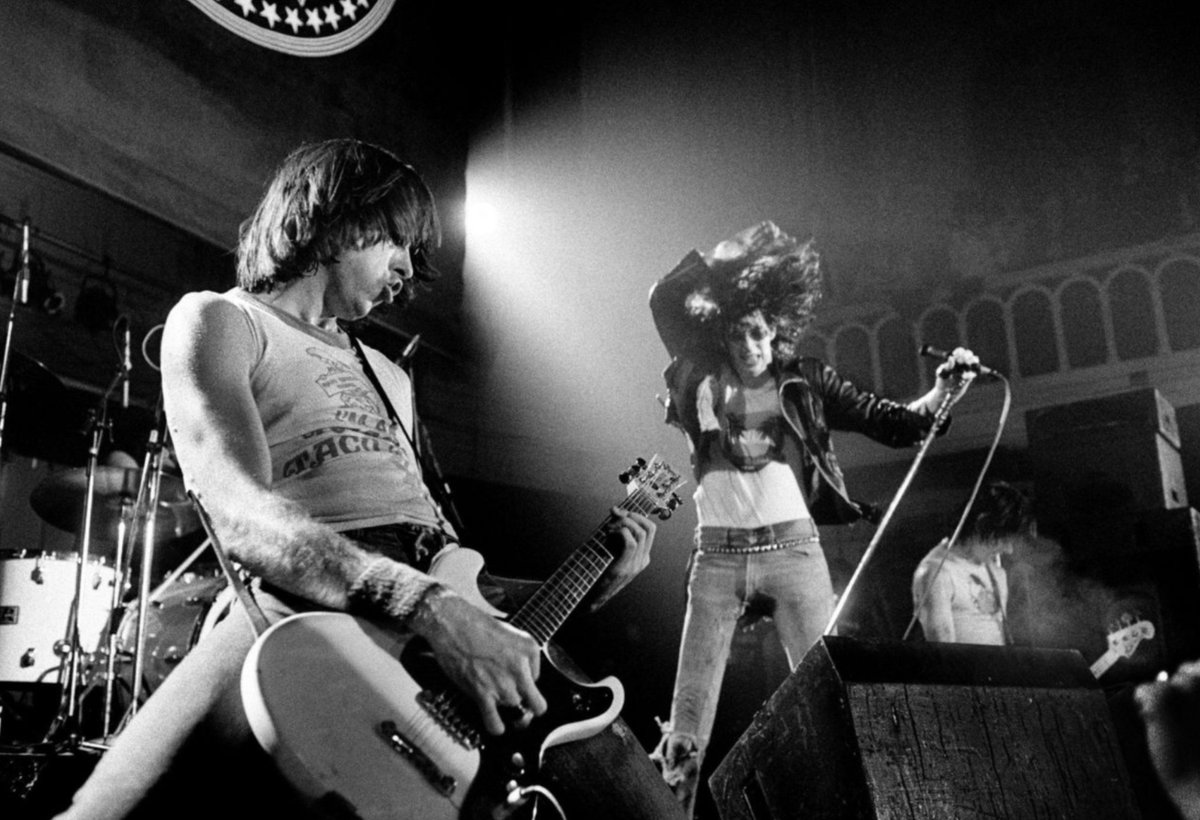Ramones rocking The Paradiso Club in Amsterdam in 1978. Where they performed 29 songs in under 60 minutes. Photograph by Lex Van Rossen. #TheRamones @NewWaveAndPunk