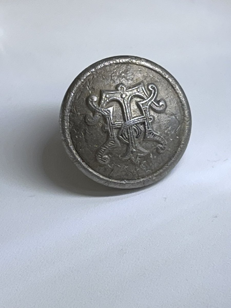 Help needed in identifying this silver plated livery button, maker’s mark PITT & CO, MADDOX ST, LONDON. Thames find. #pittandco #liverybutton #riverthames #mudlarking #metaldetecting