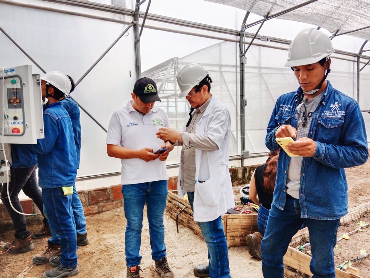GloriaMSanchezA's tweet photo. #Entérate | En el marco de la ejecución del proyecto Agricultura y Turismo Sostenible para la Consolidación de la Paz en Colombia, en el Centro de Formación Agroindustrial se llevó a cabo el curso práctico ‘Instalación del sistema de riego por microaspersión y mantenimiento. https://t.co/5AXfTMJVpt