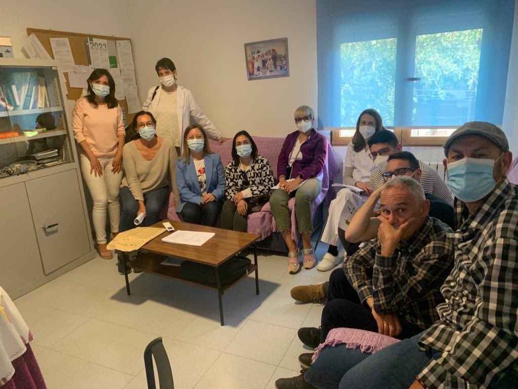 Iniciamos la implantación de la GBP"Prevención de caídas"en el C.de Salud de Villamalea.Profesionales motivados y comprometidos por el cambio en base a la evidencia científica.Enhorabuena a Juani Vinuesa,líder de la guía,y al Equipo Impulsor por el gran trabajo