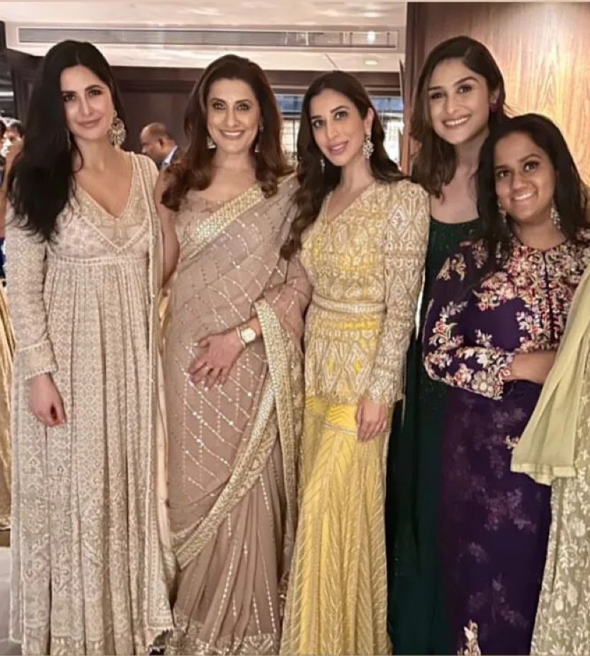 Check out these gorgeous clicks of #KatrinaKaif from #ArpitaKhan Sharma’s Eid party ✨