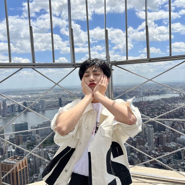 원진이넘넘따랑스럽고보고싶어요
잘자요원진아