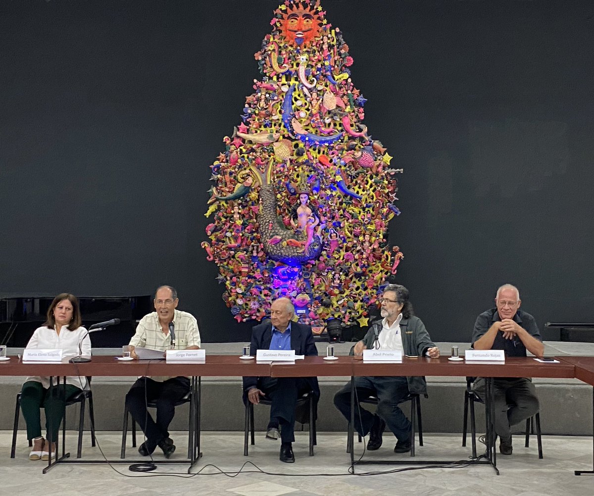 Con la presentación del jurado y las palabras inaugurales del reconocido poeta venezolano Gustavo Pereira se inaugura en la Sala Che Guevara de Casa de las Américas la edición 63 de su prestigioso Premio Literario, con 480 textos en concurso. #CubaEsCultura