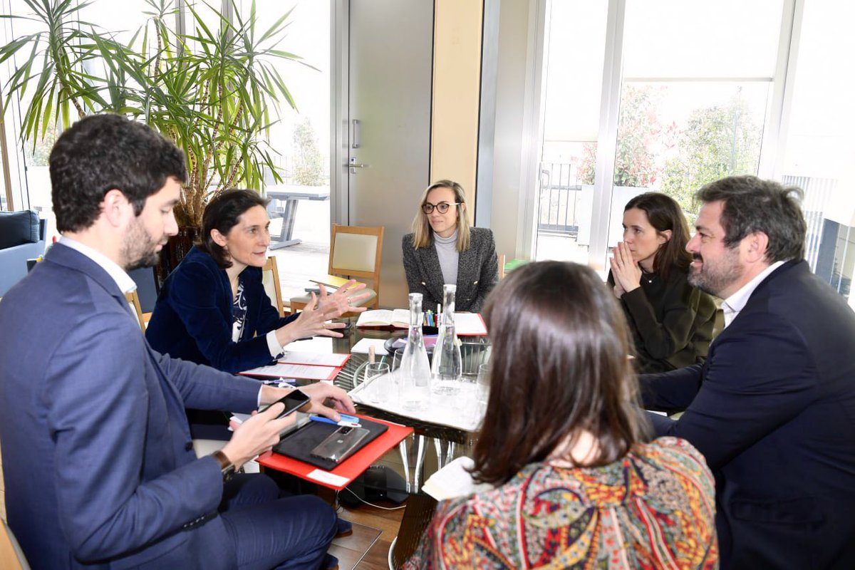 Un bel échange avec <a href="/GroupeFnacDarty/">Groupe Fnac Darty</a>, engagé derrière les Jeux et qui équipera notamment le Village des athlètes de nombreux produits électroménagers
Merci <a href="/EnriqMrtz/">Enrique Martinez</a> pour cette mobilisation &amp; la réflexion amorcée sur les ponts à créer entre sport &amp; culture tout au long de 2024👍