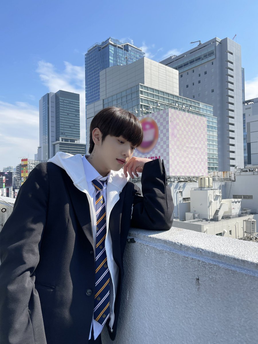 YujunFrance's tweet photo. ROCKSTAR behind pt.1⭐💛 

Prises lors du tournage du mv ROCKSTAR 😌

@xikers_official 
#xikers #싸이커스 https://t.co/cpdMDDoYdK