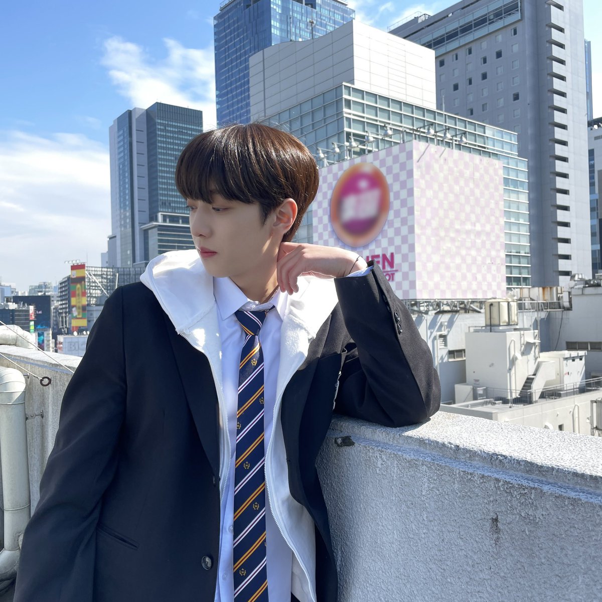 YujunFrance's tweet photo. ROCKSTAR behind pt.1⭐💛 

Prises lors du tournage du mv ROCKSTAR 😌

@xikers_official 
#xikers #싸이커스 https://t.co/cpdMDDoYdK