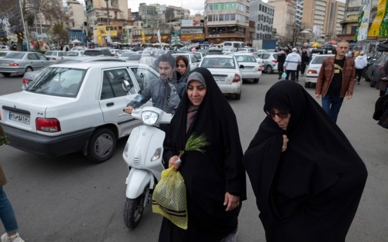 #Internacionales | Irán prohíbe la entrada de mujeres sin velo en museos y lugares históricos Más información aquí: bit.ly/3mUlLWH #NoticieroVV #24Abr