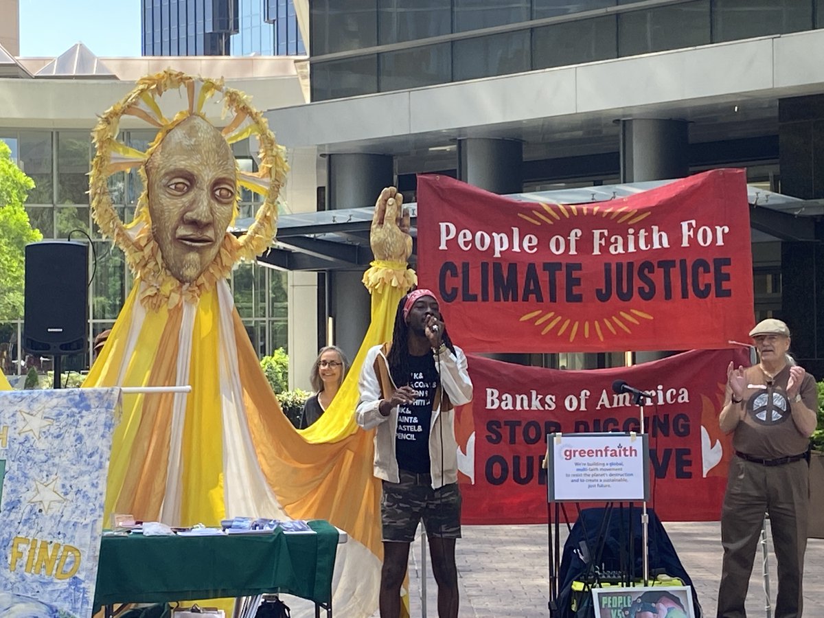 StopMoneyPipe's tweet photo. On the eve of @BankofAmerica's shareholder meeting - People of faith are making noise at BoA HQ in Charlotte! 🔥

Stop financing pipelines, environmental racism + all fossil fuels! 🛑

WATCH: https://t.co/KupyL45Fbl 

#StopEACOP #Faiths4Climate #NoFaithInFossils https://t.co/3V7MuDgC7o