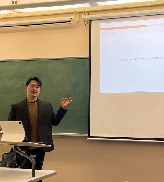 I was honored to present my new paper, titled 'Structural Transformation in the Era of Trade Protectionism,' co-authored with Anh Nguyen @CornellDyson at @FAREUofG. Thank you for kindly hosting me, @FAREUofG and @KAfesorgbor.